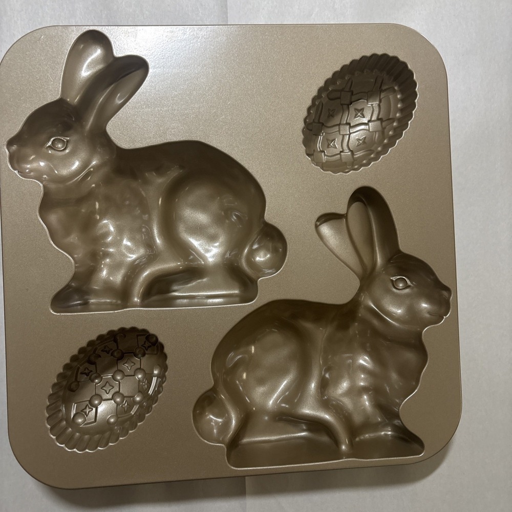 NORDIC WARE 3D Bunny Cake Pan 9.5 Cups/2.2 L Easter Egg Bunny Rabbit Mold EUC